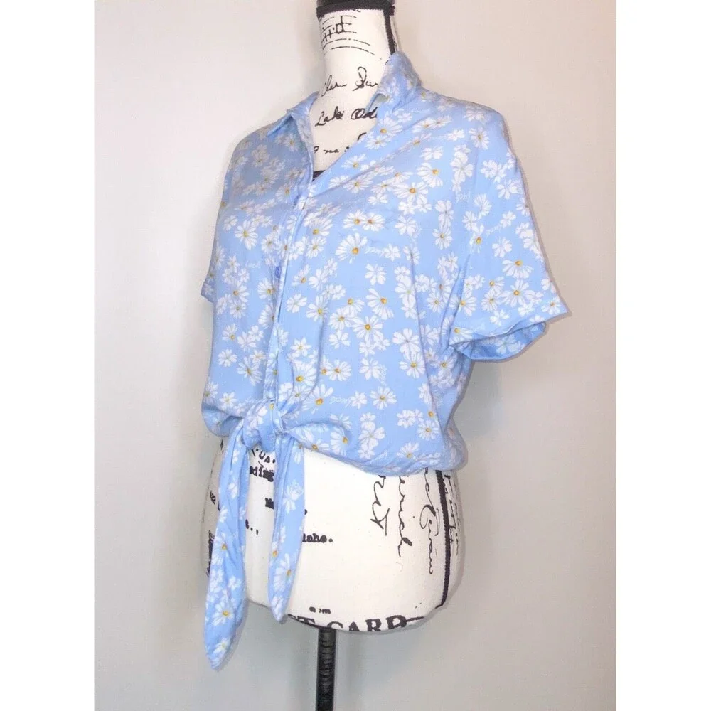 Spencers Daisy Print Tie Cropped Top Womens LG Blue Button Front Floral Y2K - Picture 2 of 5